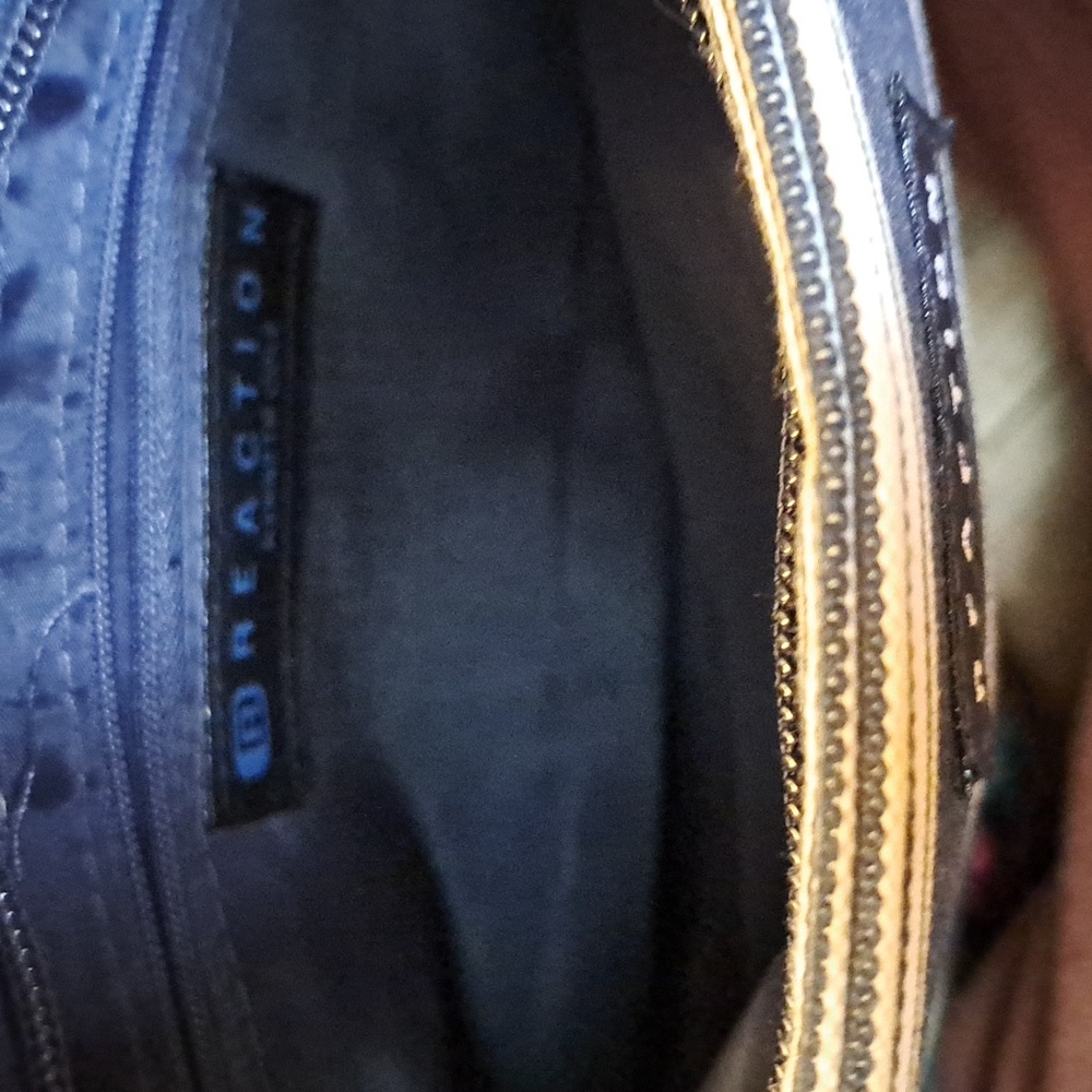 Kenneth Cole Reaction Navy and White Striped Crossbody Bag, Leather Strap. - Picture 9 of 12
